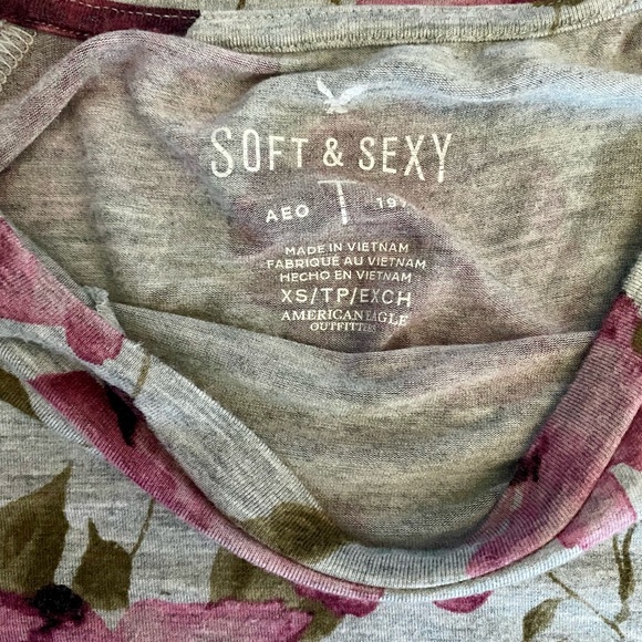 American Eagle Soft & Sexy Top - Picture 2 of 2